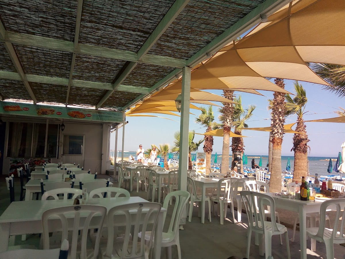 GoldFish Cafe - Photo 8