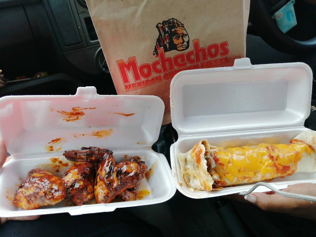 Mochachos Chicken Village - Photo 1