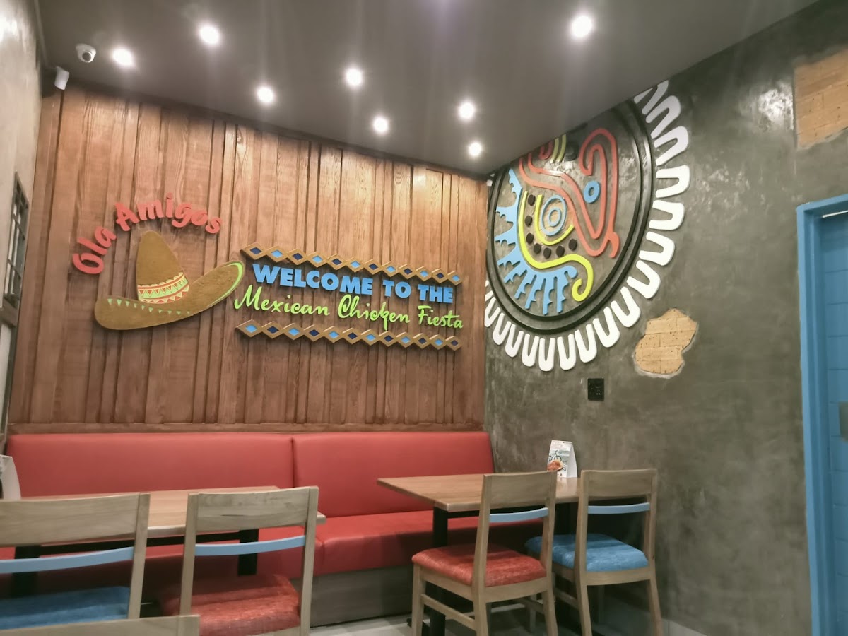 Mochachos Chicken Village - Photo 3
