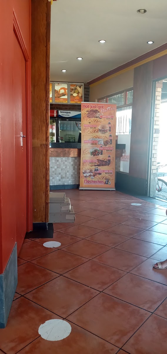 Mochachos Chicken Village - Photo 6
