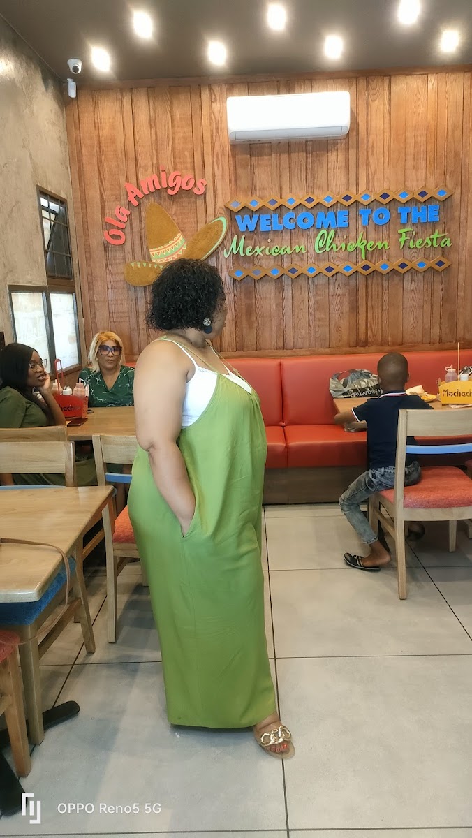 Mochachos Chicken Village - Photo 8