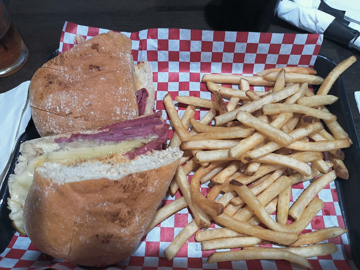 Lombardis Bar & Grill - Photo 6