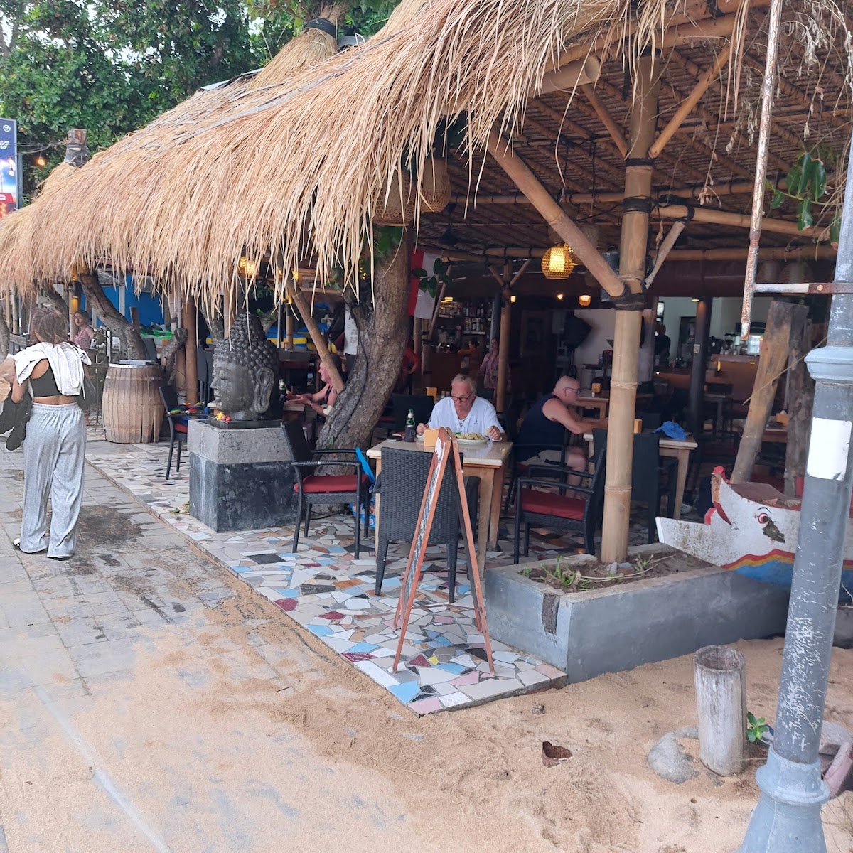 La Playa Cafe - Photo 9