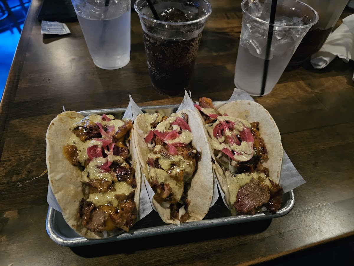 Duck Dive Tavern - Photo 7