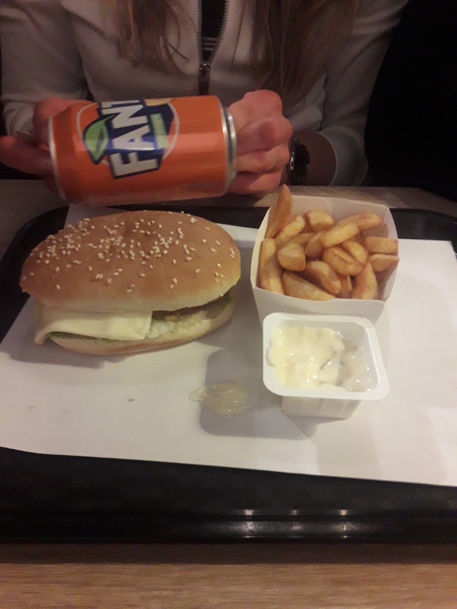 Buenos Burgers - Photo 6