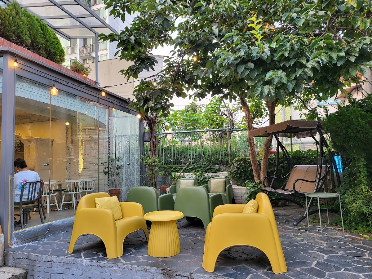 Cafe Dongnae Bucheon Station Branch