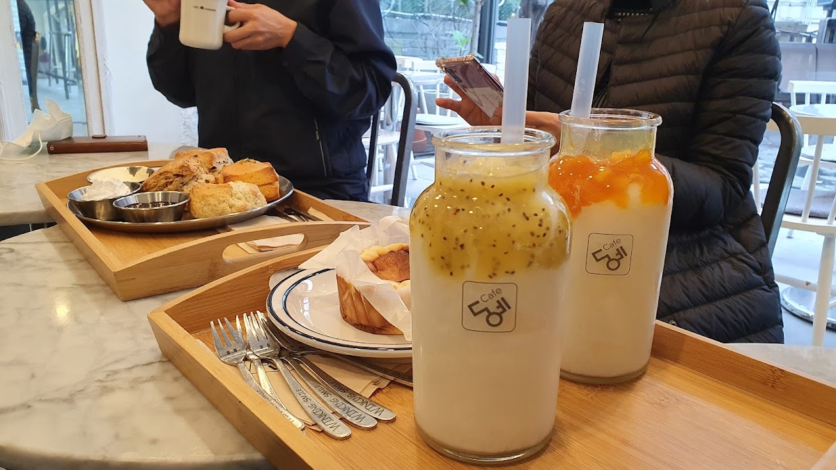 Cafe Dongnae Bucheon Station Branch - Photo 5