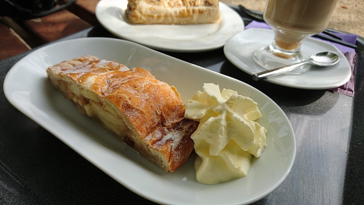 Boland's Coffee Shop - Photo 1