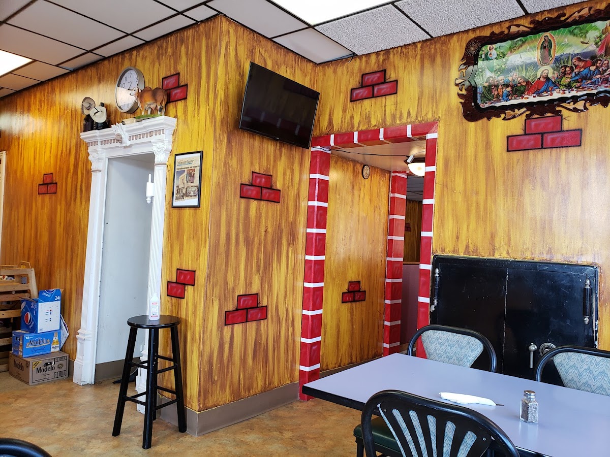 Guzman Taqueria - Photo 2