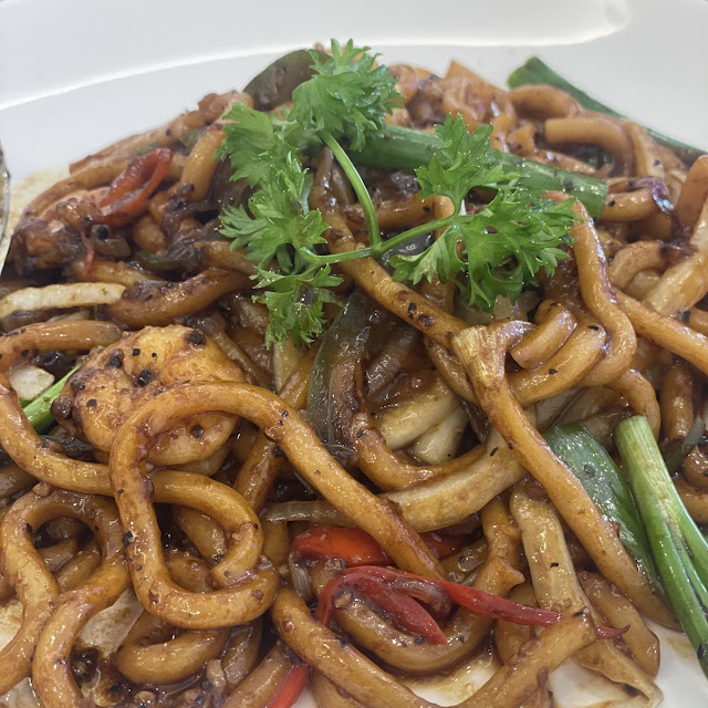 Fried Black Pepper with Udon Mee