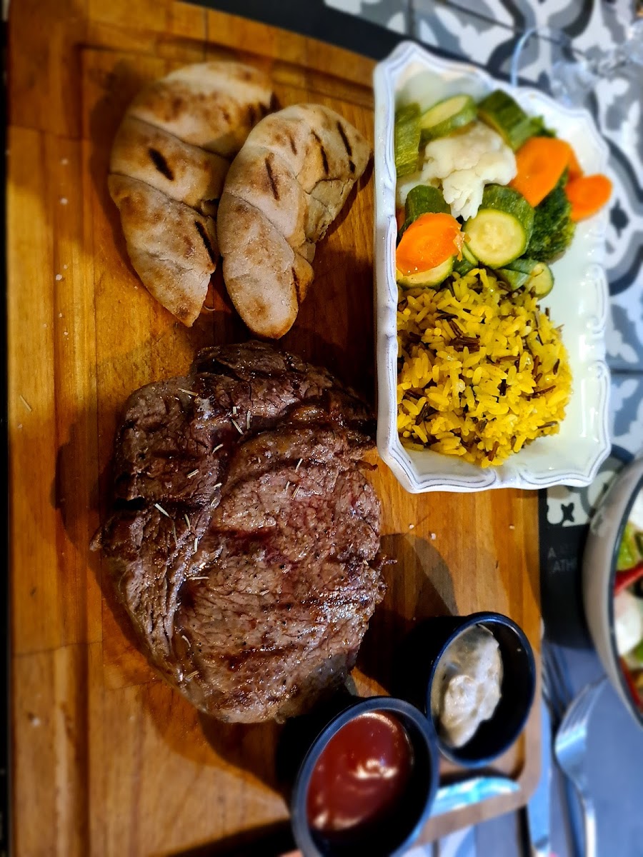 Meat n Roses Kolonaki - Photo 9