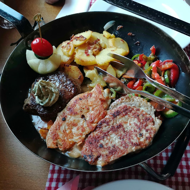 Bavarian Turkey Pan