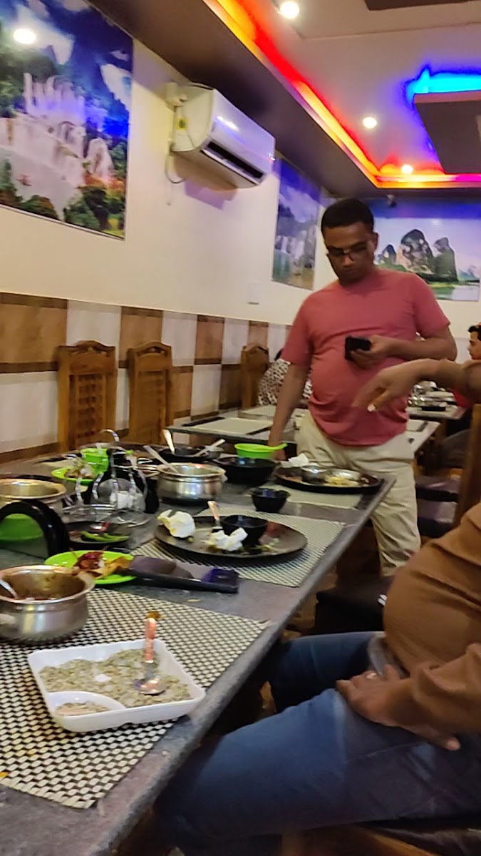 7 INN RESTURANT - Photo 1