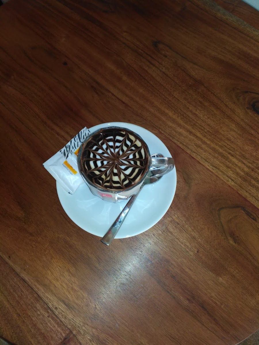 THC-The Hideout Cafe - Photo 9