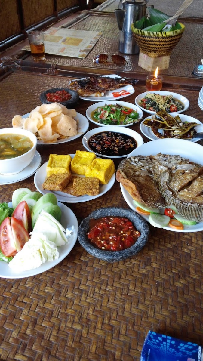 RM Saung Bale Kambang - Photo 7