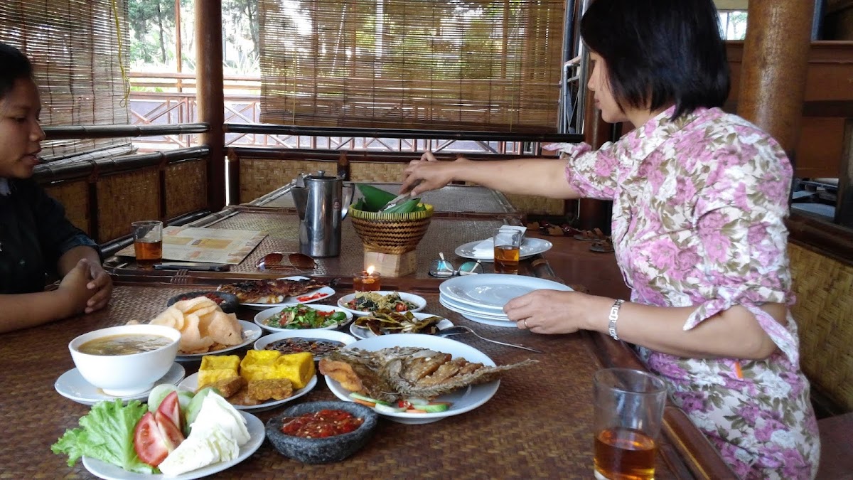 RM Saung Bale Kambang - Photo 8