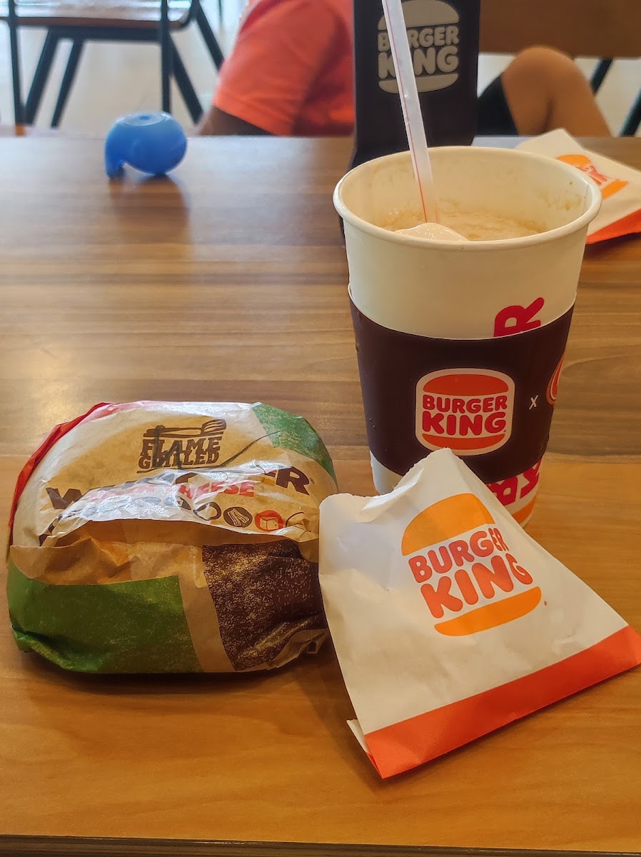 Burger King - Calamba (Drive Thru) - Photo 4