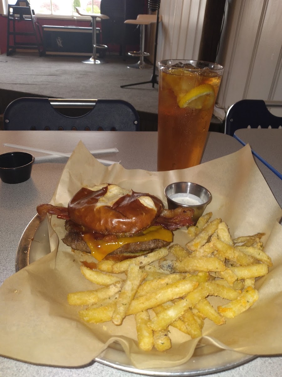 Little River Burgers & Brews - Photo 6