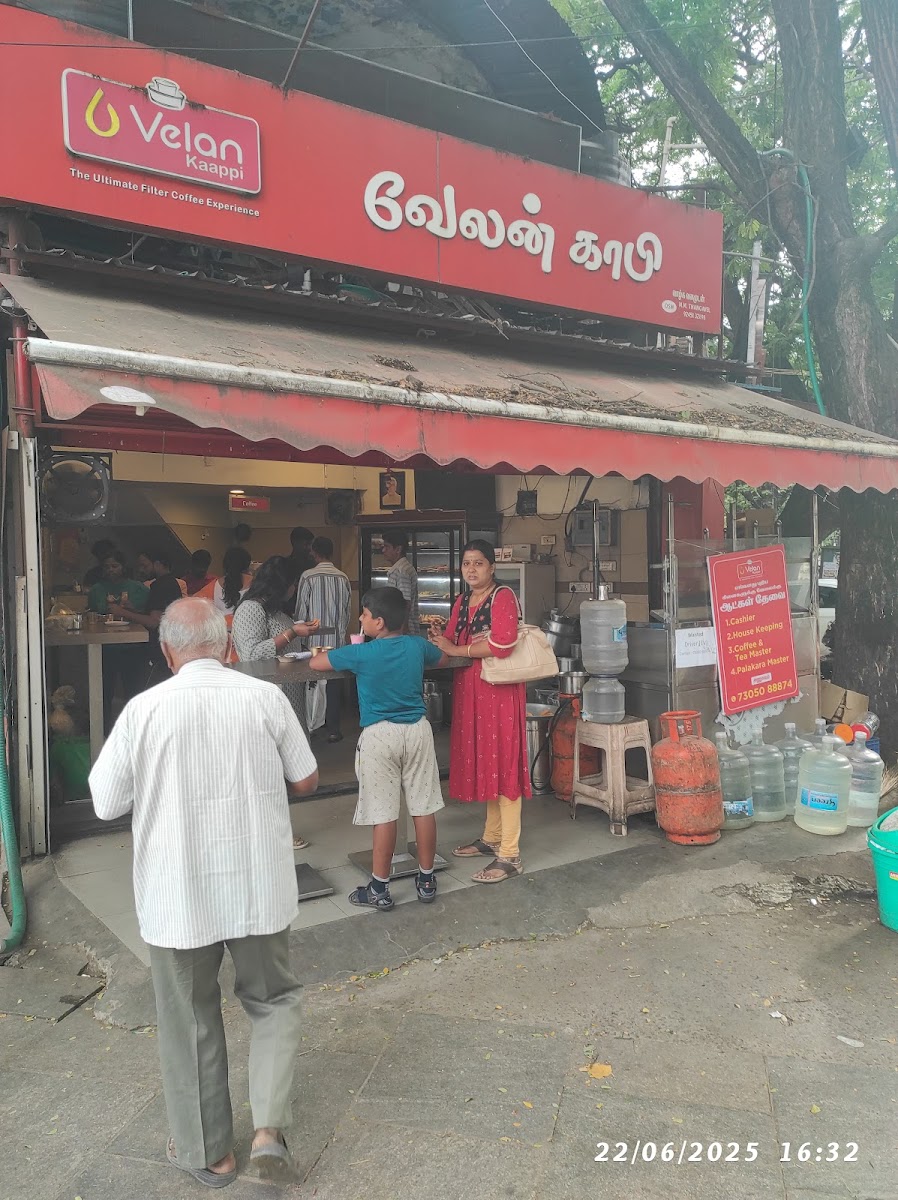 Velan Kaappi - Photo 3
