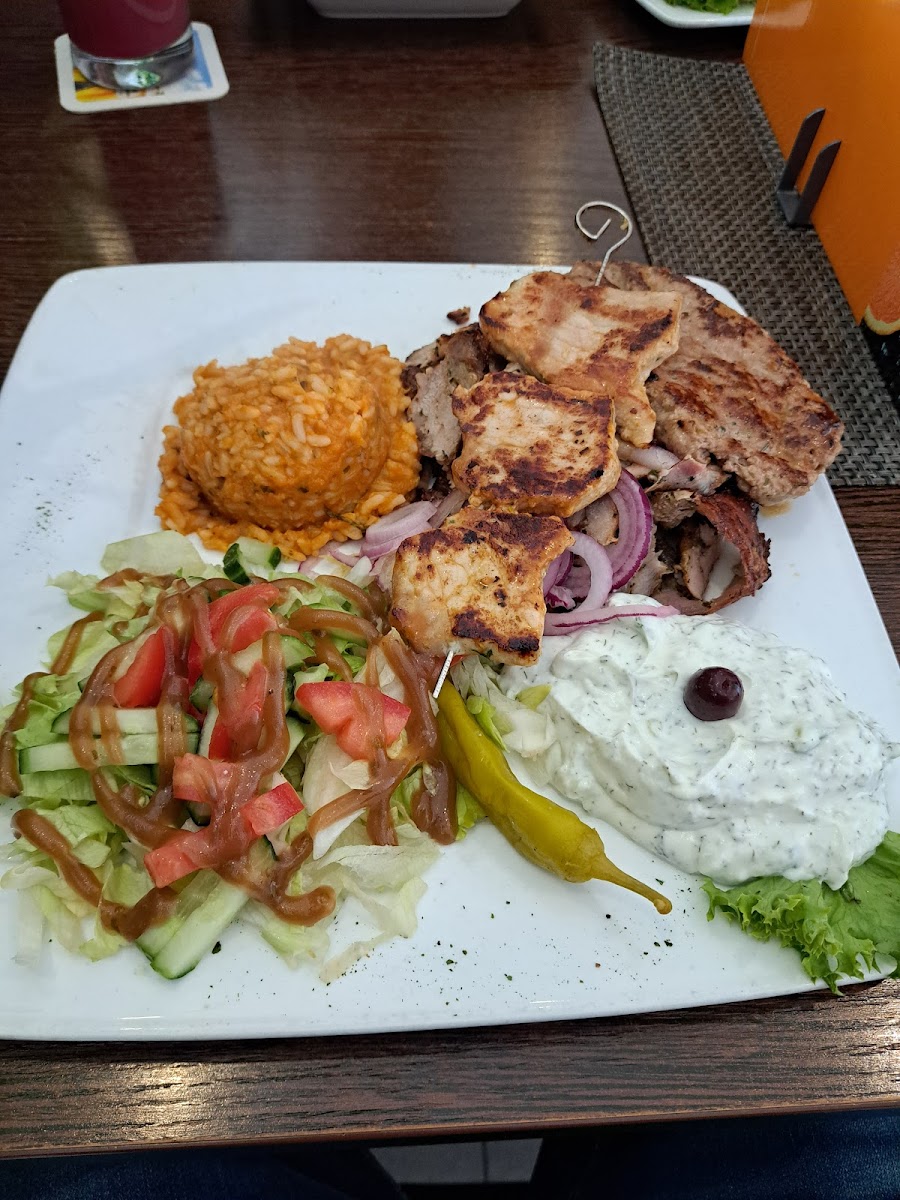 Samos, Griechisches Restaurant - Photo 1