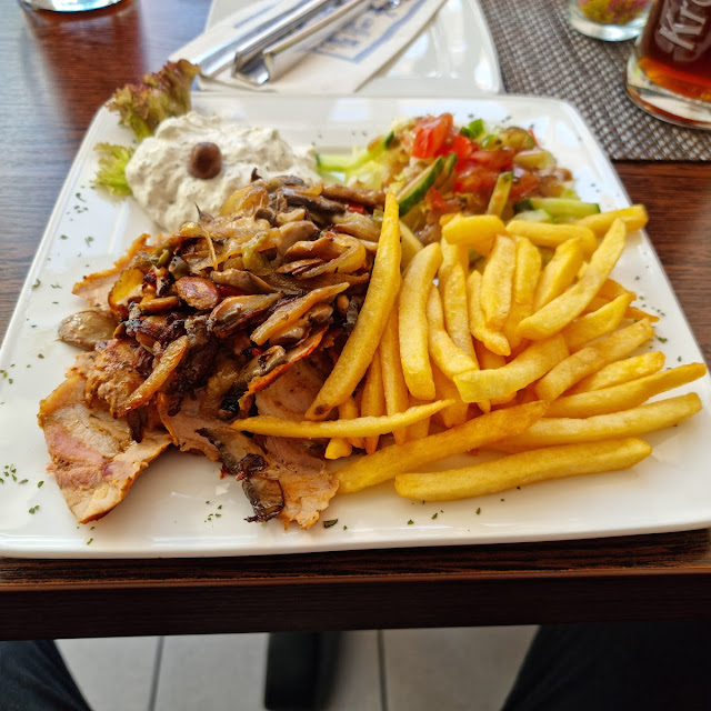 Gyros Mit Champignons Und Pommes Frites