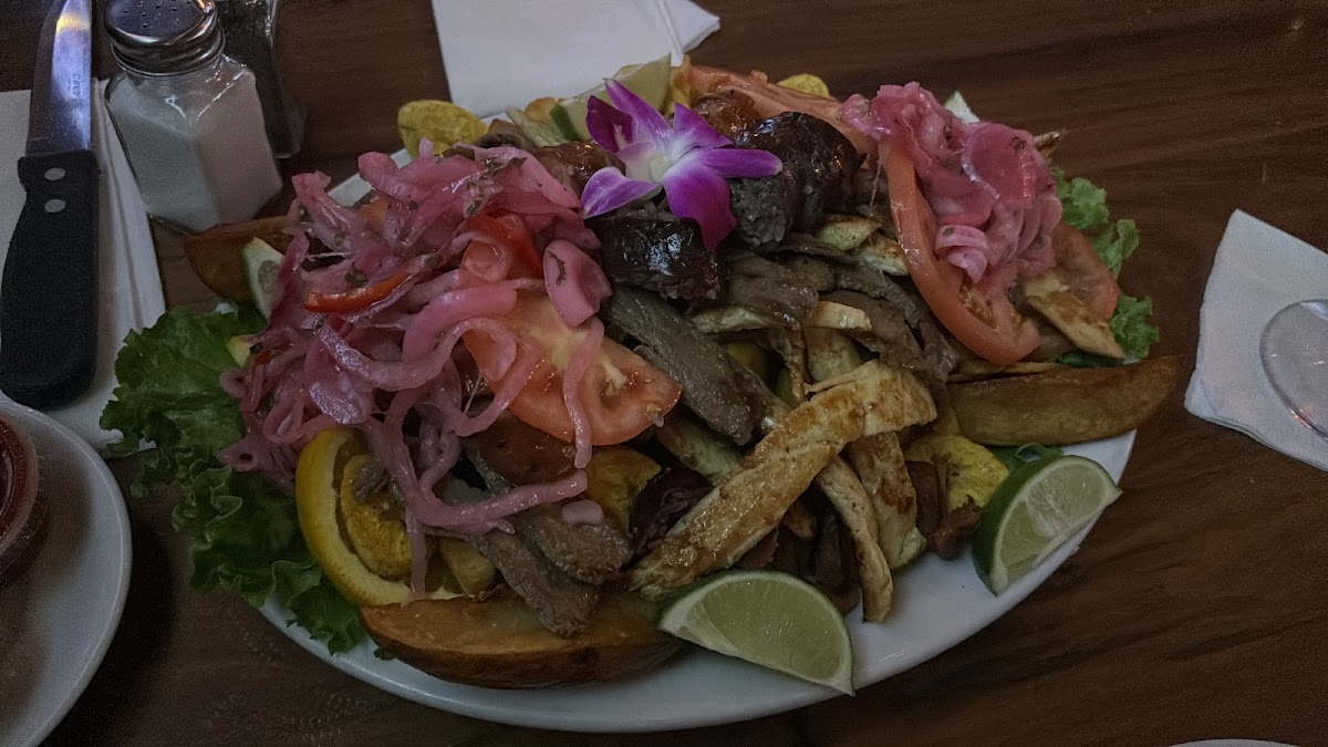 Leo’s Restaurant & Sports Bar - Photo 6