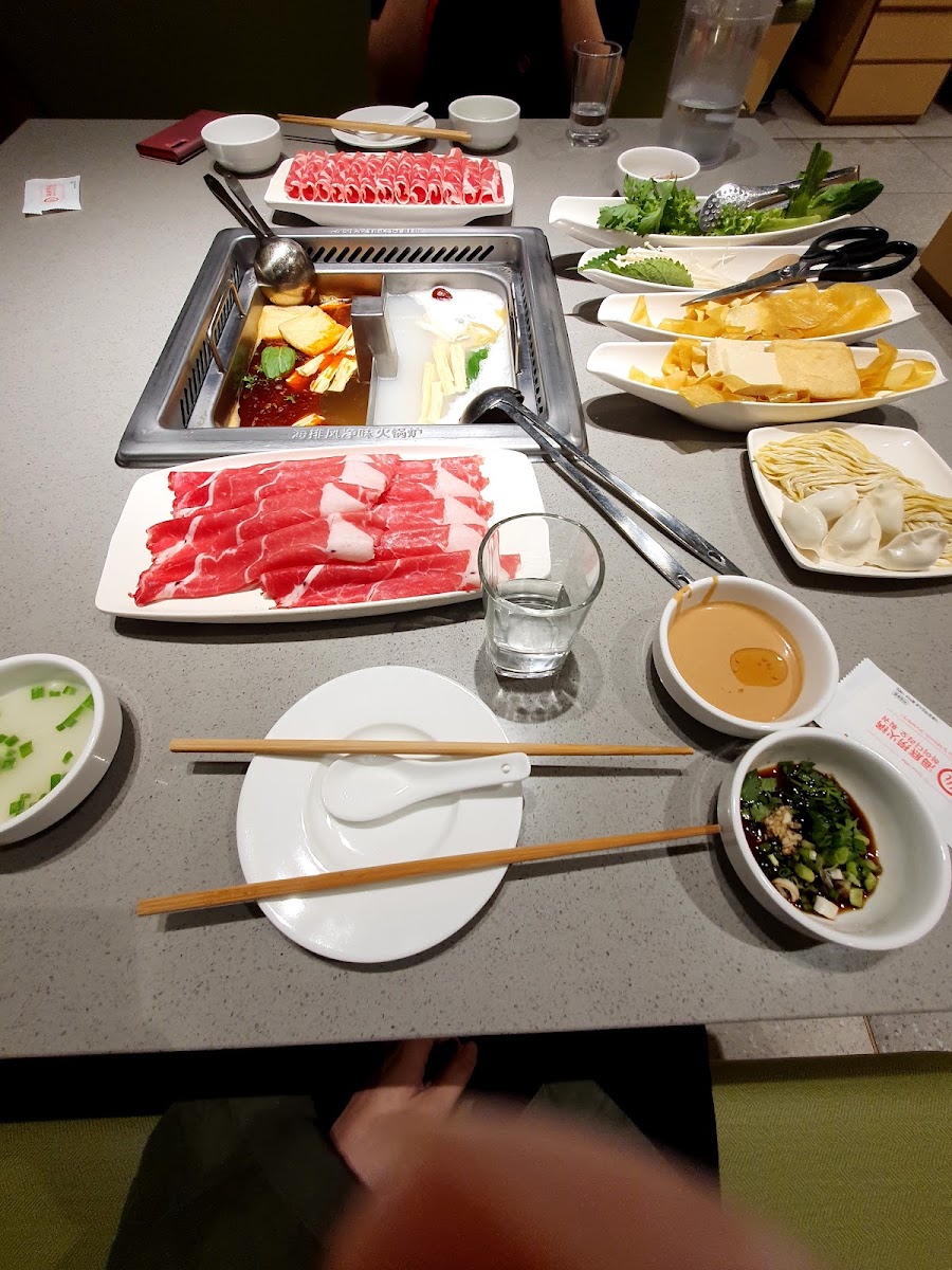 Haidilao Hotpot Busan Station Branch - Photo 4
