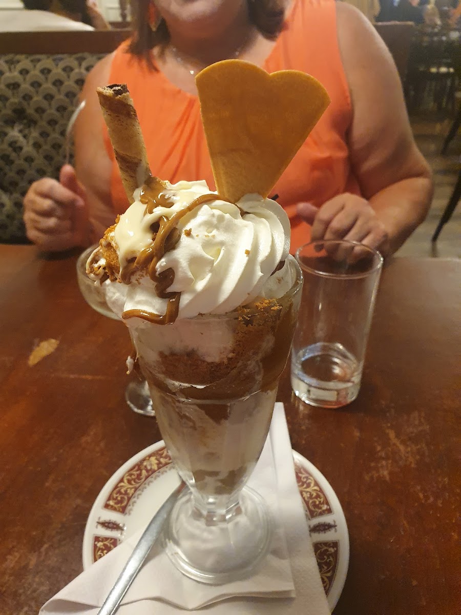 Alexandra Restaurant - Photo 9