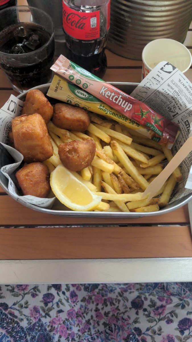 Pine Burgers & Bites - Photo 9