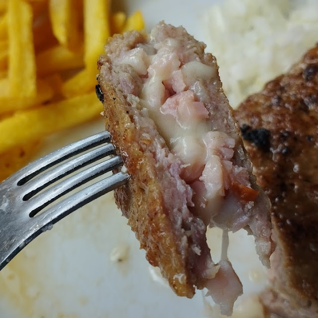 Pljeskavica Srpska Kafana