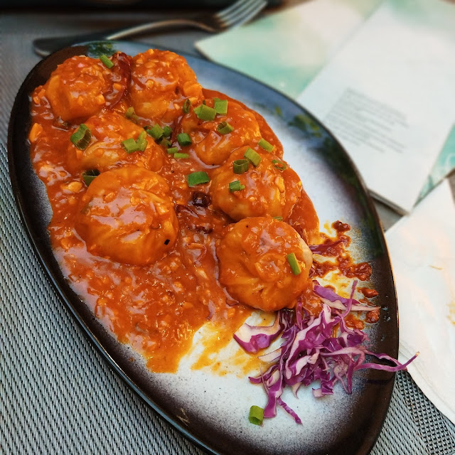 Momos