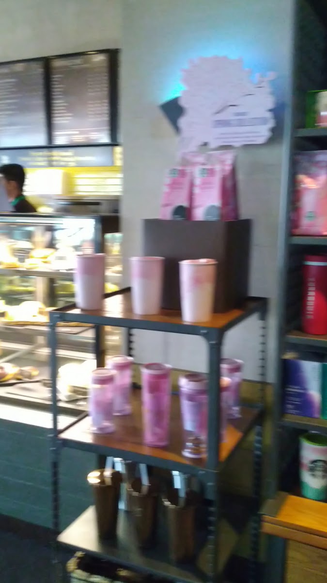Starbucks Diliman Commercial Center - Photo 1