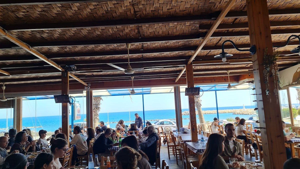 Hercules Fish Tavern - Photo 9
