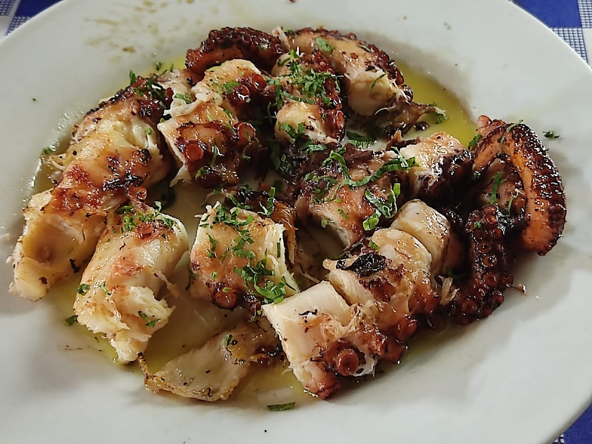 Hercules Fish Tavern - Photo 1