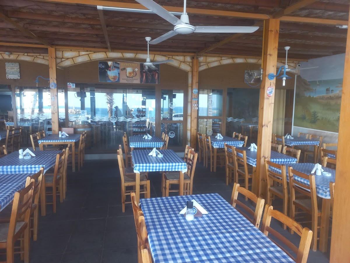 Hercules Fish Tavern - Photo 2