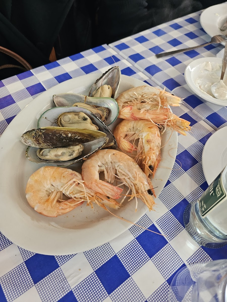 Hercules Fish Tavern - Photo 5