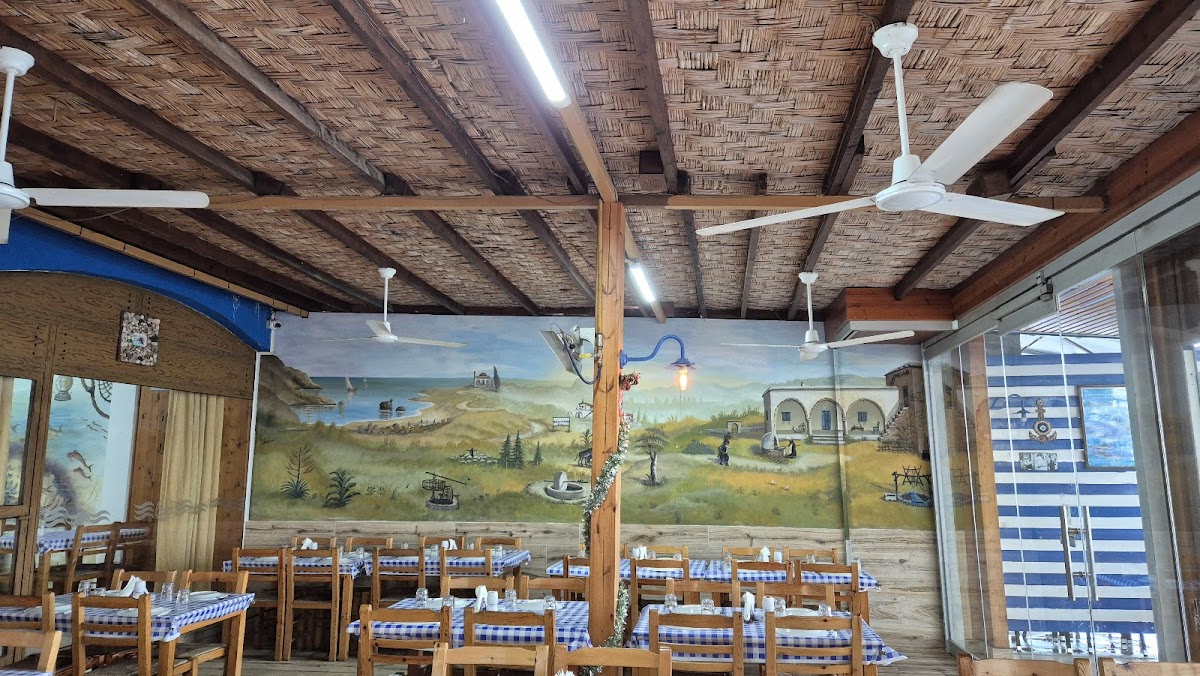 Hercules Fish Tavern - Photo 8