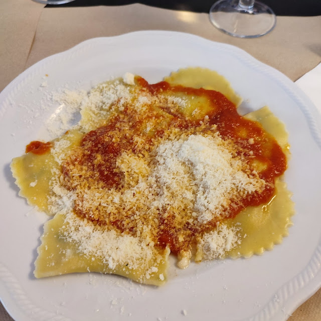 Ravioli Con Salsa Di Pomodoro