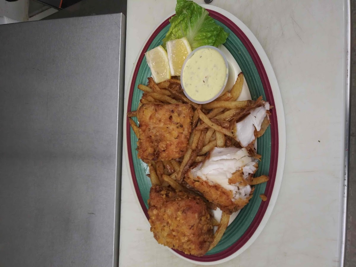 Broadway Tavern & Grill - Photo 1