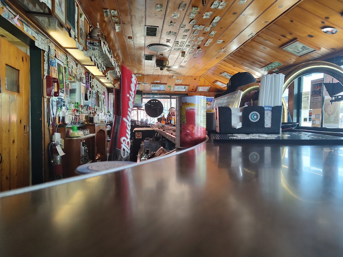 Broadway Tavern & Grill - Photo 2