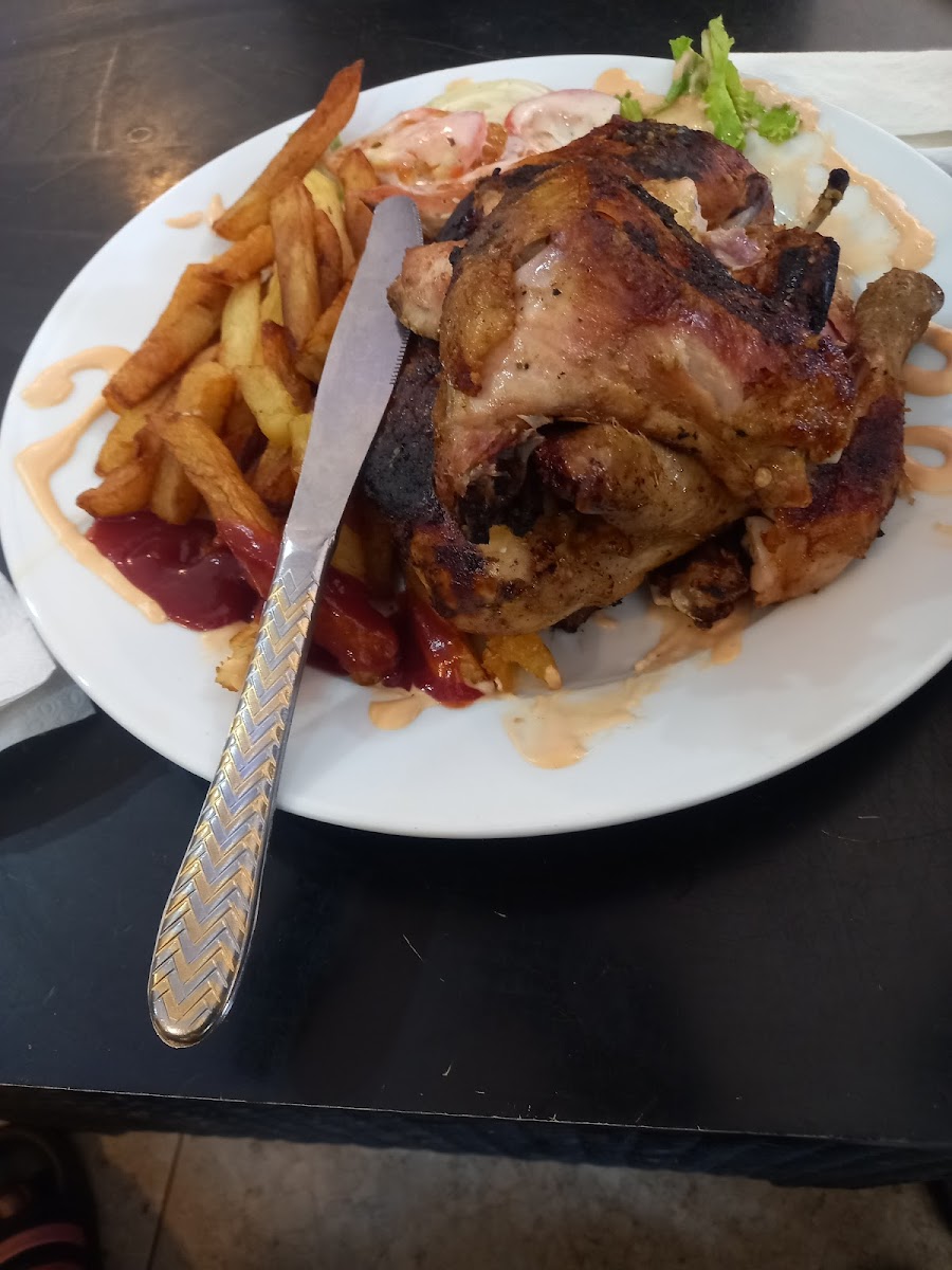 LA PARISIENNE RESTAURANT - Photo 9