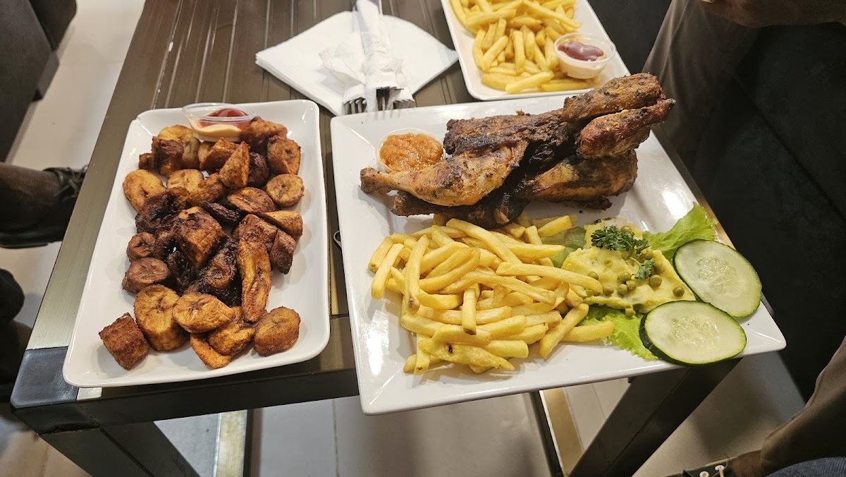 LA PARISIENNE RESTAURANT - Photo 1