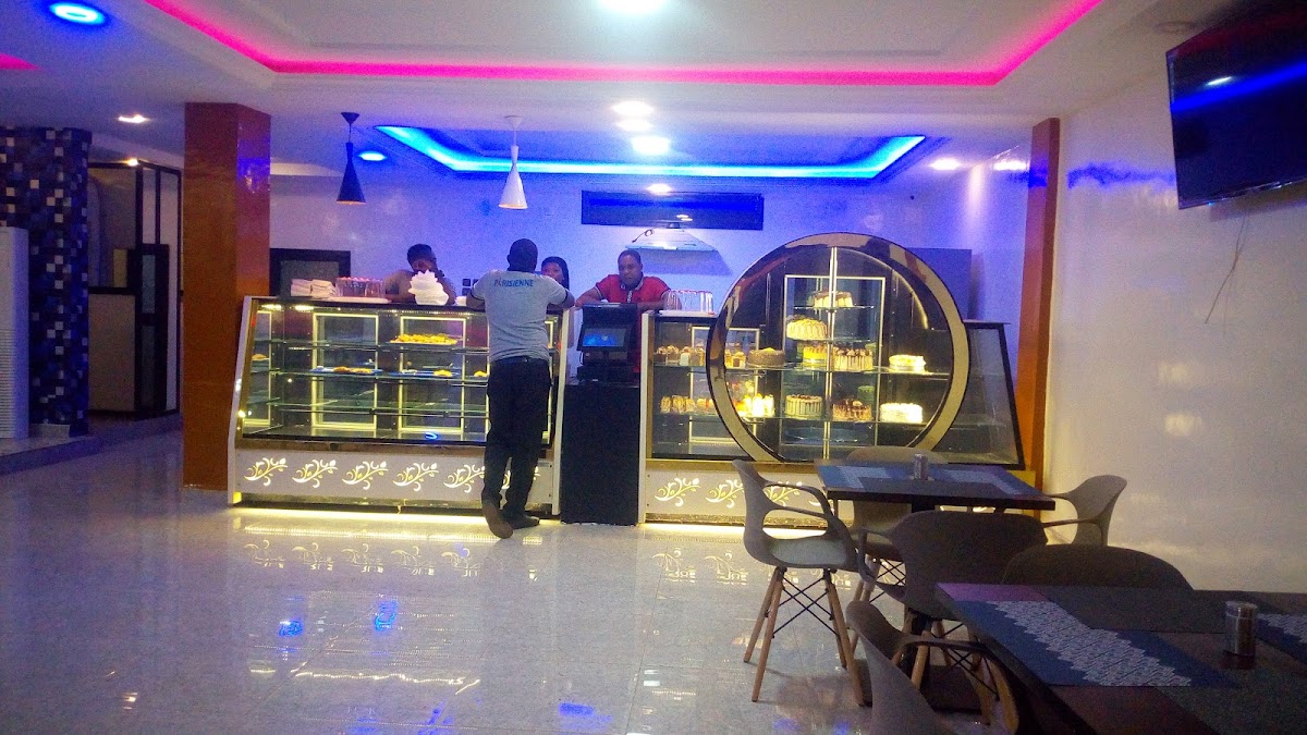 LA PARISIENNE RESTAURANT - Photo 3