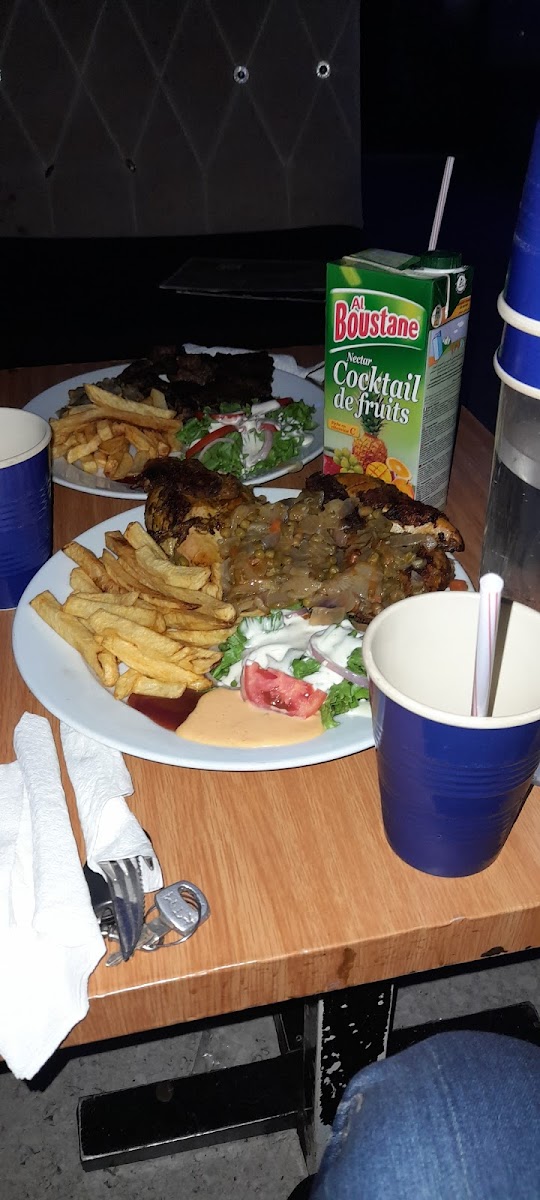 LA PARISIENNE RESTAURANT - Photo 5