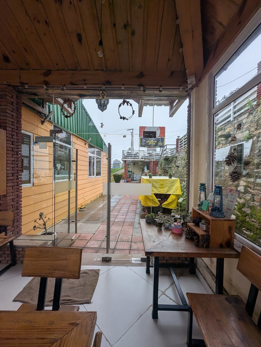 Chirping Tales Cafe - Photo 2