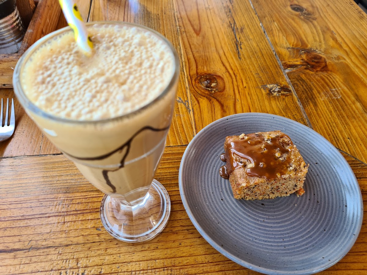 Chirping Tales Cafe - Photo 5