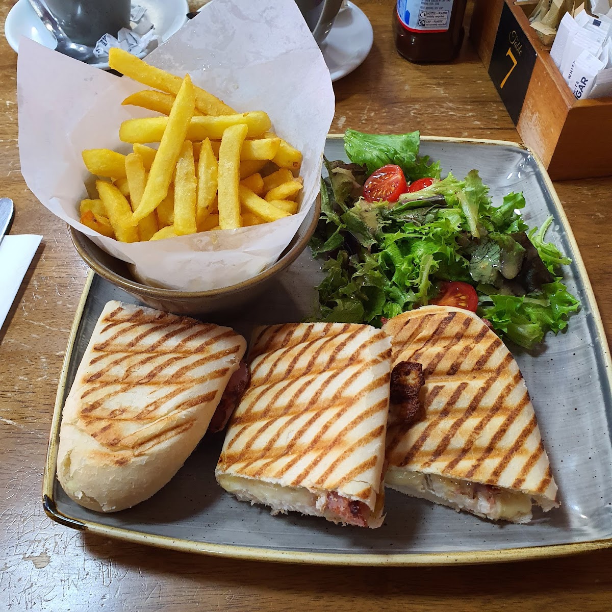 Little Wonder Cafe - Photo 9