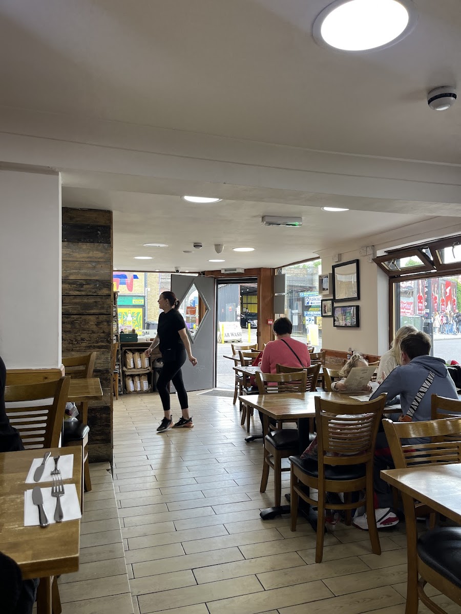 Little Wonder Cafe - Photo 6