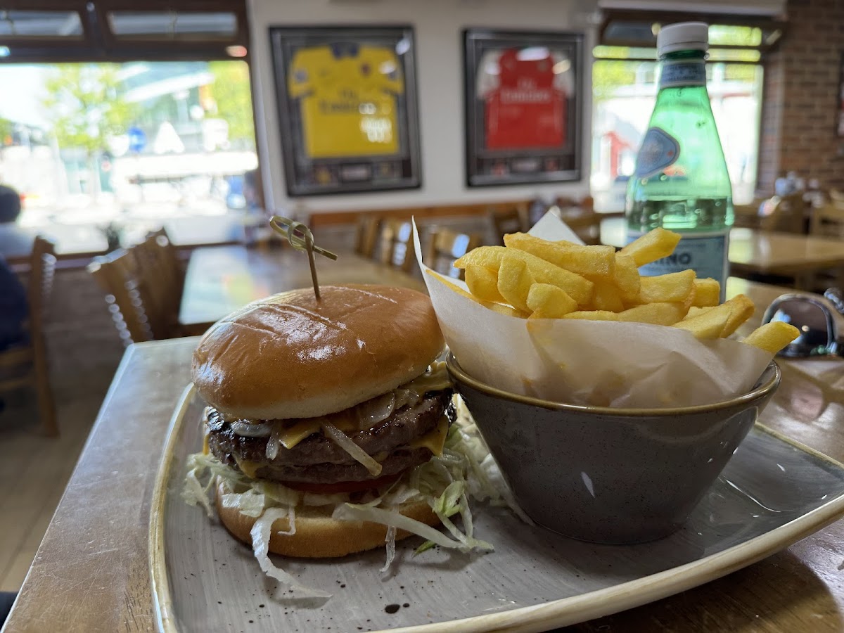 Little Wonder Cafe - Photo 8