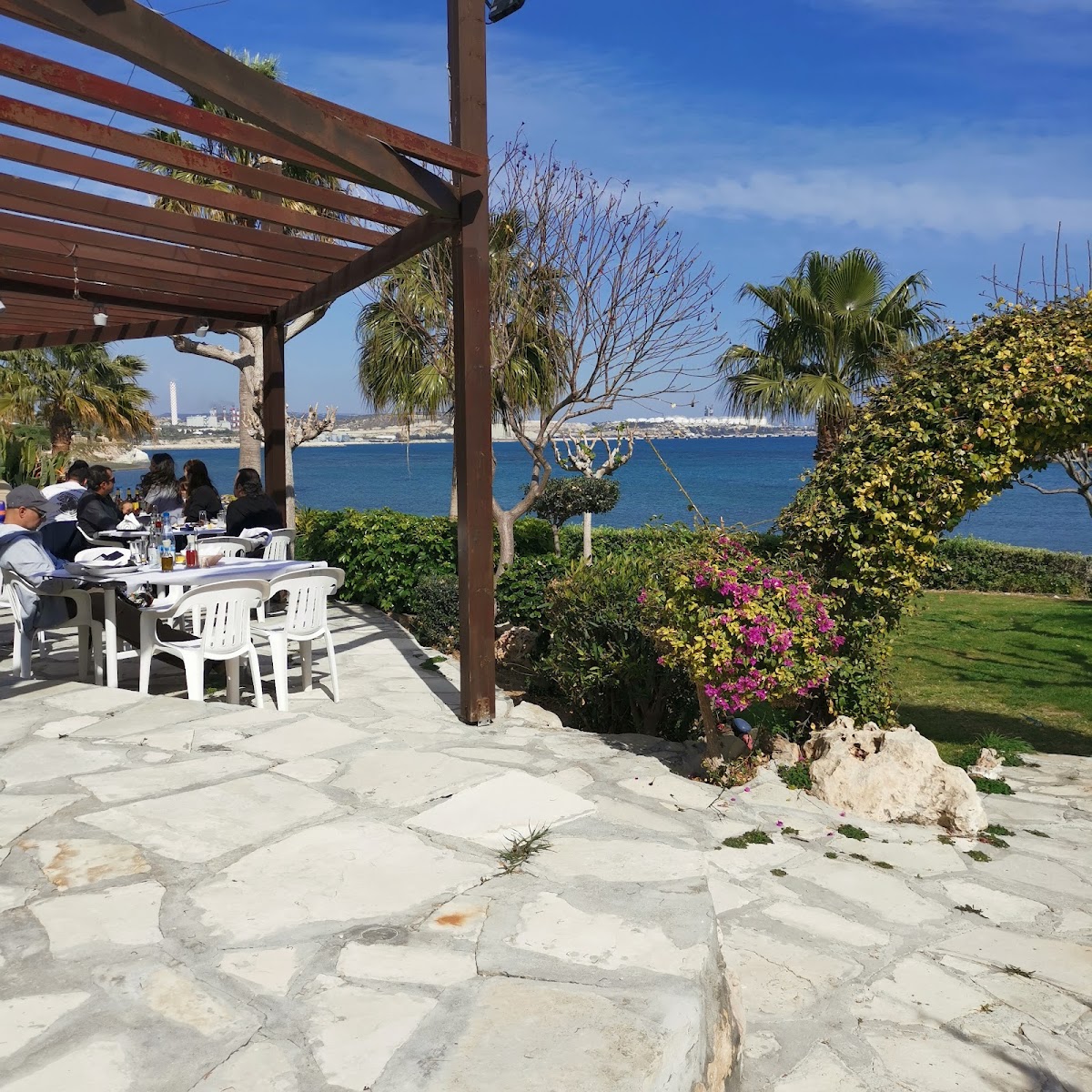 Sofroniou Beach Restaurant (Akti Sofroniou) - Photo 2